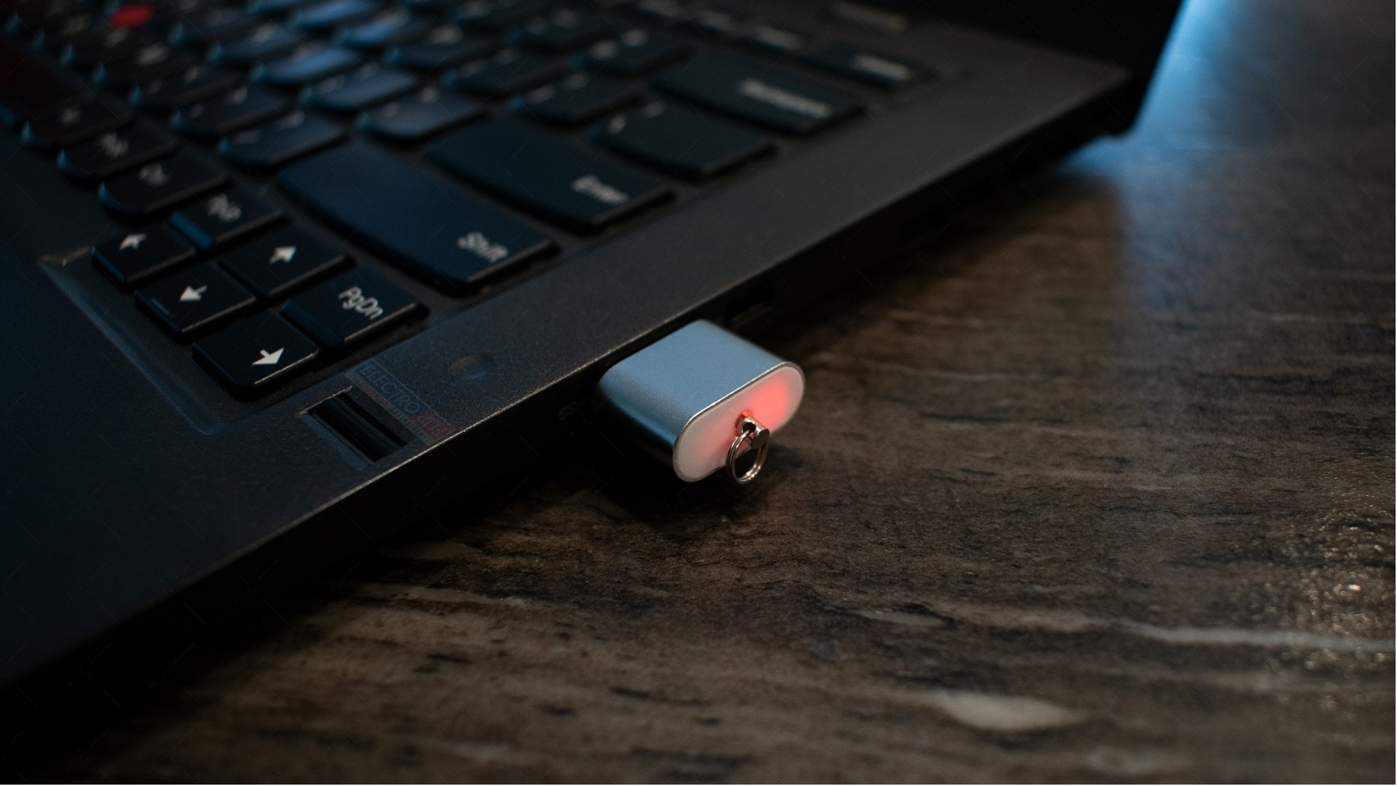 Premium Quality Aluminum USB Reader MicroSDHC / MicroSD - Image 2